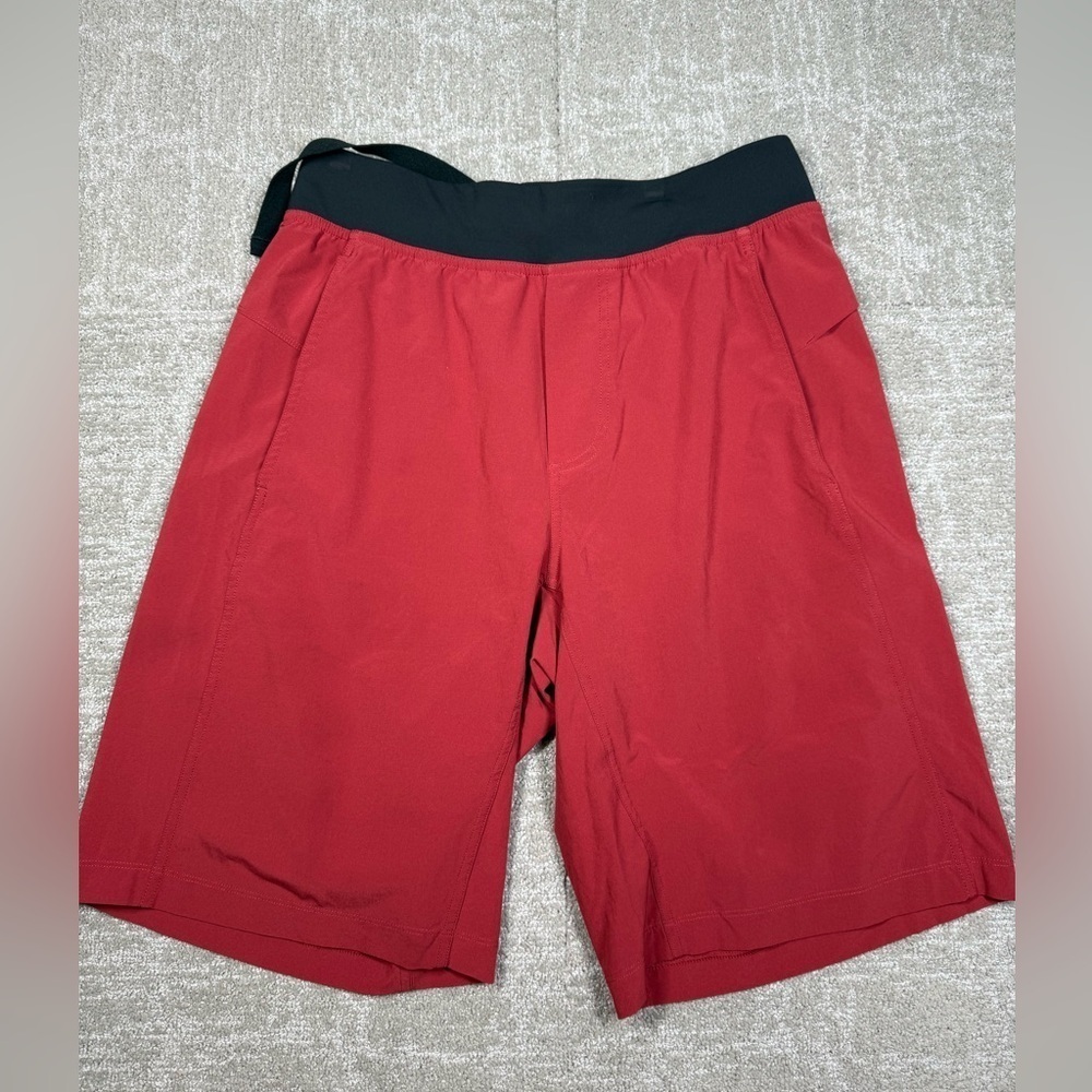 Lululemon Mens Red Unlined Active Work Out Waist Tie Short Size M